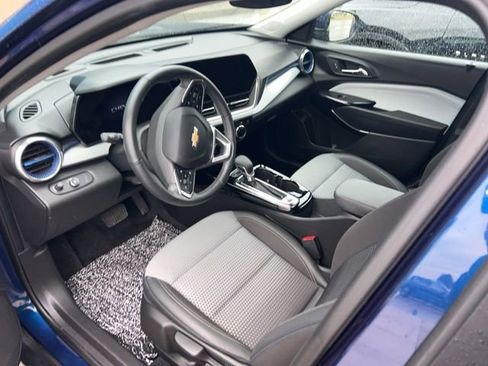 Used 2024 Chevrolet Trax LT w/ Driver Confidence Package FWD image 6