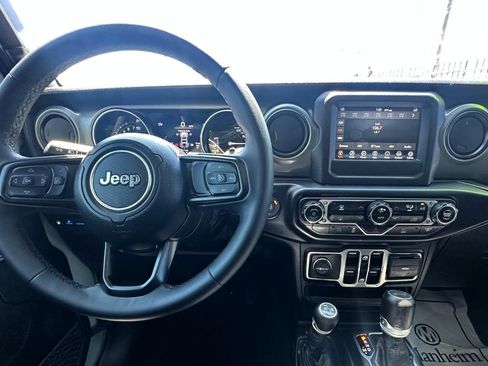 Used 2023 Jeep Wrangler Unlimited AWD/4WD image 12