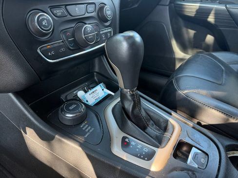 Used 2014 Jeep Cherokee Limited w/ Technology Group AWD/4WD image 30