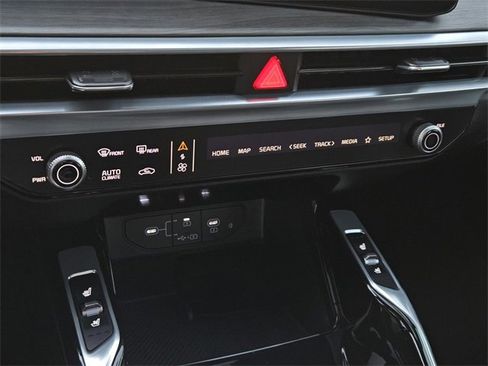Certified 2025 Kia Sorento SX Prestige image 25