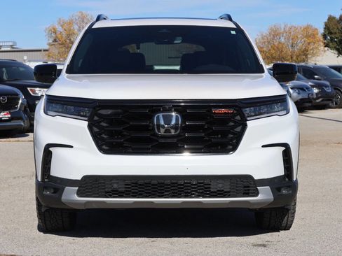 Used 2024 Honda Pilot TrailSport image 2