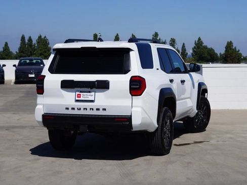 Used 2025 Toyota 4Runner SR5 AWD/4WD image 8