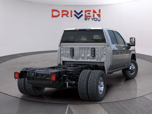 New 2026 GMC Sierra 3500 SLE image 6