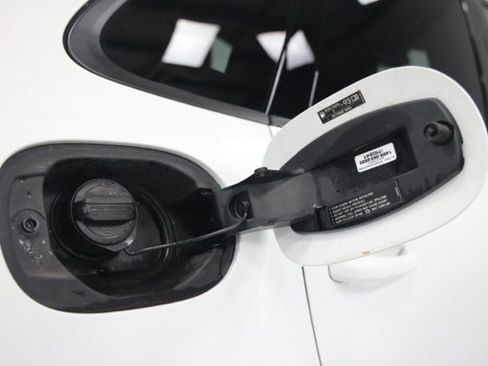 Used 2021 Porsche Macan AWD/4WD image 17