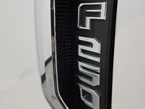 Used 2019 Ford F250 Lariat w/ Lariat Ultimate Package image 33