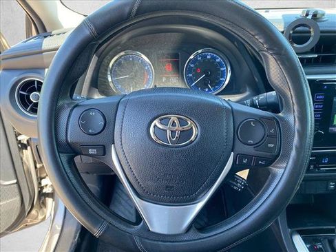 Used 2017 Toyota Corolla LE w/ Carpet Mat Package (TMS) FWD image 6