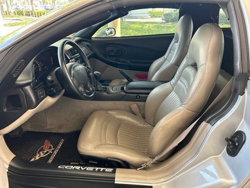 Used 2000 Chevrolet Corvette Coupe w/ Roof Pkg RWD image 6