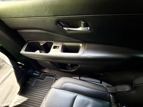 Used 2022 Nissan Pathfinder SL FWD image 41