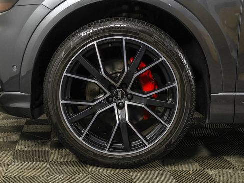 Used 2022 Audi Q8 Prestige w/ Prestige Package image 24