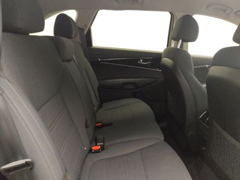 Used 2018 Kia Sorento AWD image 19