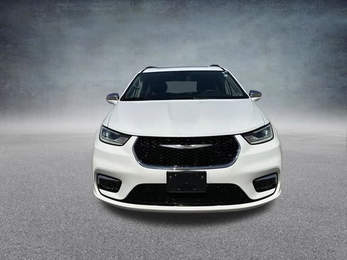 Used 2022 Chrysler Pacifica Limited AWD/4WD image 8