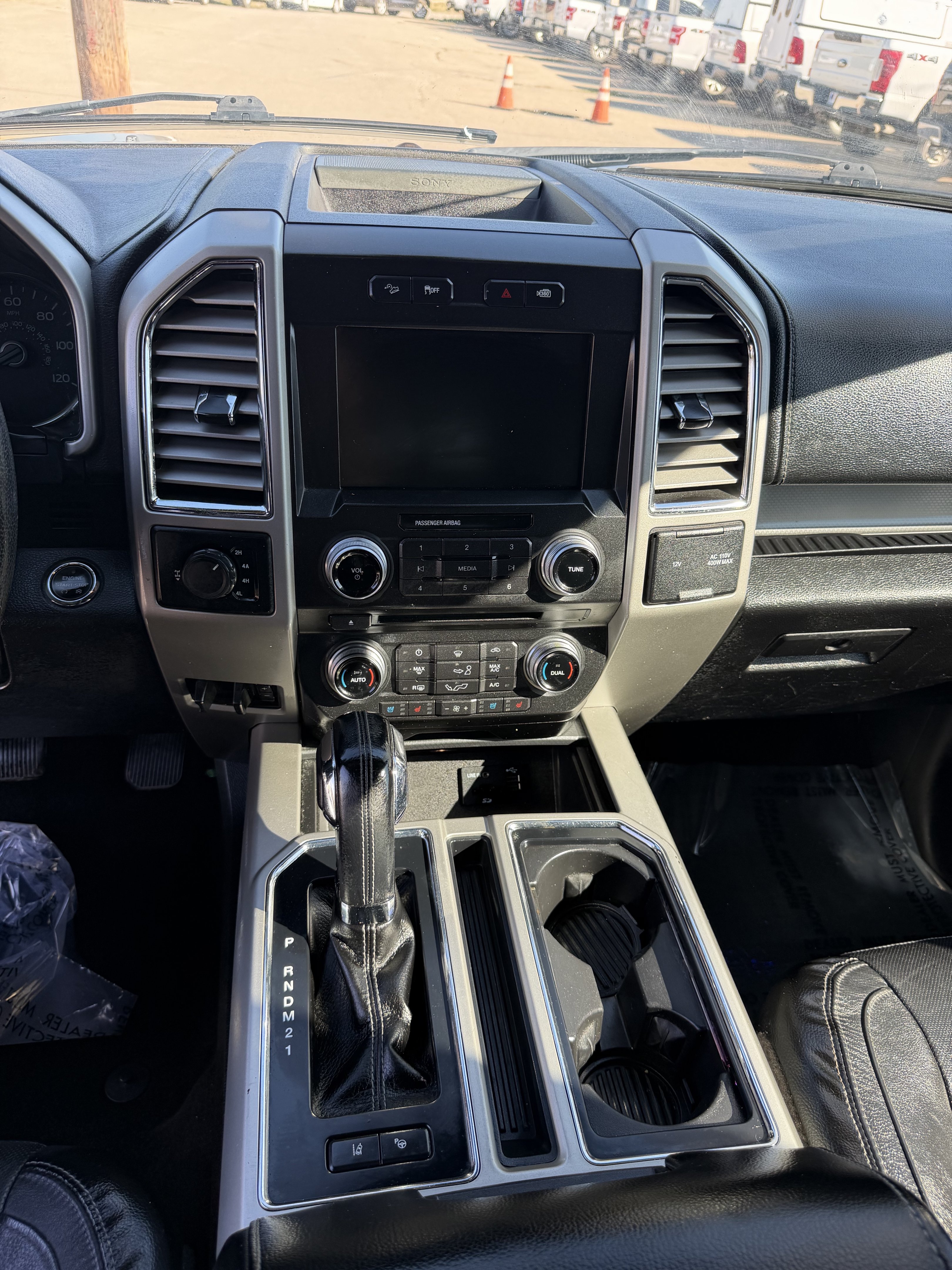 Used 2015 Ford F150 Lariat w/ Equipment Group 502A Luxury AWD/4WD image 21