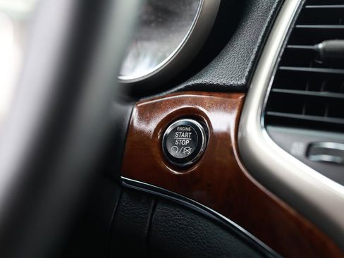 Used 2013 Jeep Grand Cherokee Limited image 30