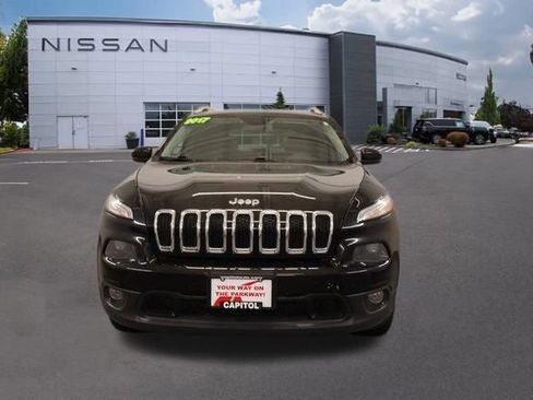 Used 2017 Jeep Cherokee Latitude w/ Comfort/Convenience Group AWD/4WD image 6