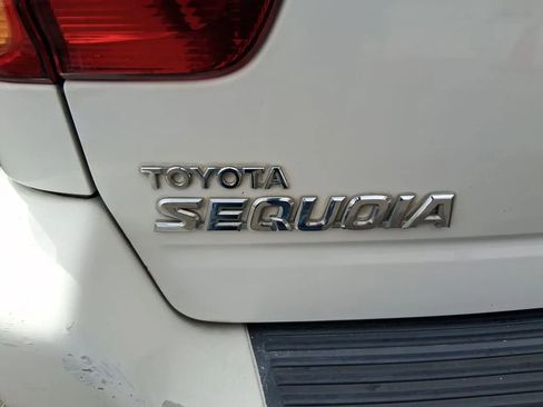 Used 2001 Toyota Sequoia Limited AWD/4WD image 7