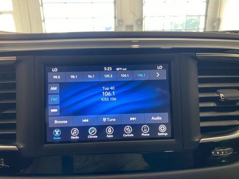 Used 2020 Chrysler Pacifica Touring w/ S Appearance Package FWD image 13