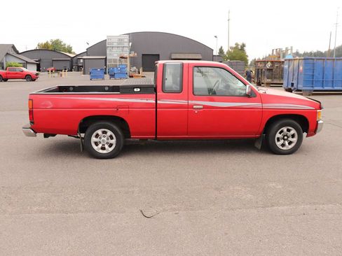 Used 1996 Nissan Pickup 2WD King Cab image 4