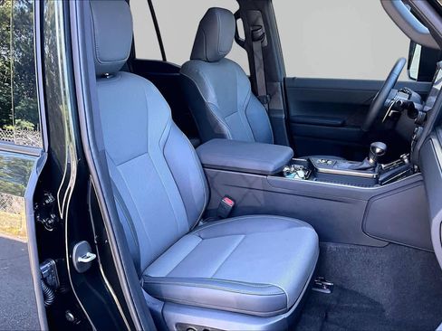 Used 2025 Lexus GX 550 w/ Accessory Package (2T) AWD/4WD image 9