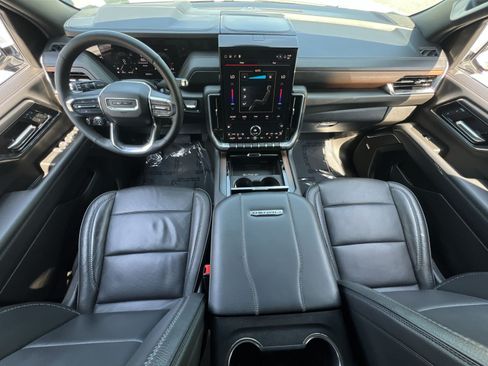 Used 2025 GMC Yukon XL Denali AWD/4WD image 13