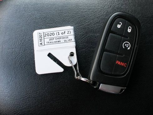 Used 2020 Jeep Cherokee Trailhawk w/ Cold Weather Group image 33