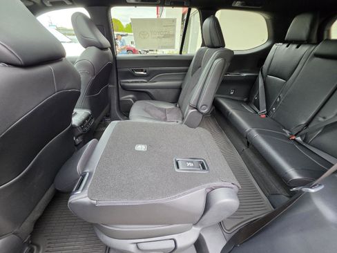 New 2026 Toyota Grand Highlander AWD Hybrid image 16