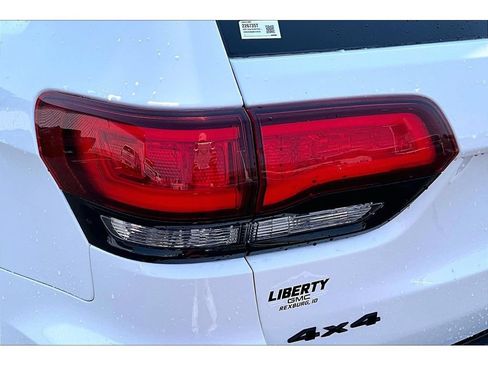 Used 2022 Jeep Grand Cherokee Laredo X AWD/4WD image 20