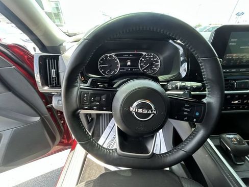 Certified 2022 Nissan Pathfinder SV FWD image 20