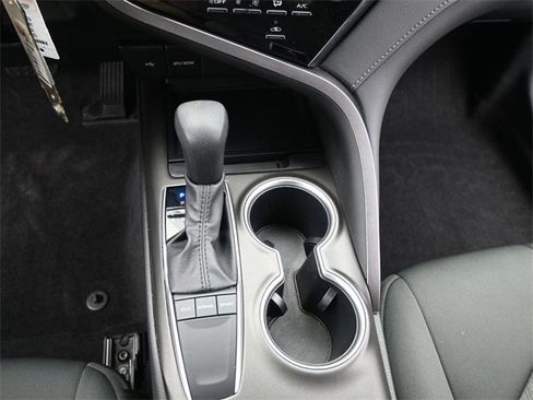 Used 2024 Toyota Camry LE image 9