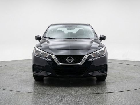 Used 2025 Nissan Versa SV image 2