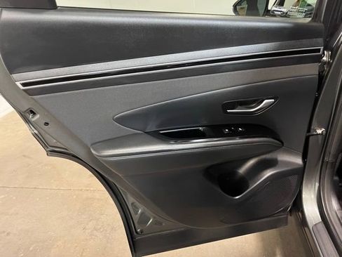 Used 2022 Hyundai Tucson Limited AWD/4WD image 16