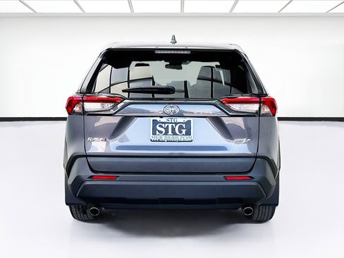 Used 2022 Toyota RAV4 LE FWD image 5