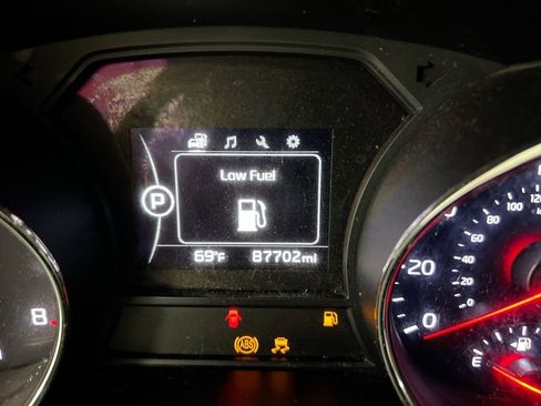 Used 2017 Kia Sedona LX w/ LX Essentials Premium Package image 13