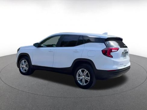 Used 2024 GMC Terrain SLE image 10