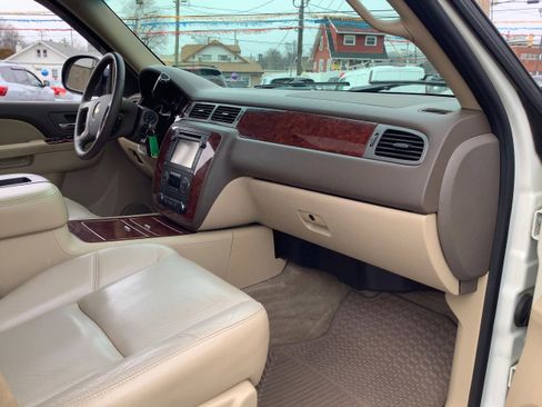 Used 2012 Chevrolet Avalanche LTZ image 16