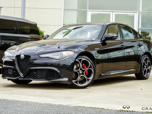 Used 2023 Alfa Romeo Giulia Veloce AWD/4WD image 1