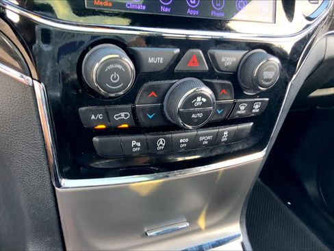 Used 2020 Jeep Grand Cherokee Overland AWD/4WD image 33