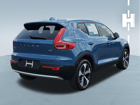 Used 2025 Volvo XC40 B5 Plus AWD/4WD image 4