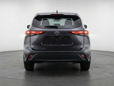 Used 2025 Toyota Highlander LE FWD image 7