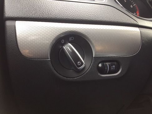 Used 2015 Volkswagen Jetta SE FWD image 35