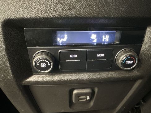 Used 2021 Chevrolet Traverse LT w/ LPO, Floor Liner Package image 31