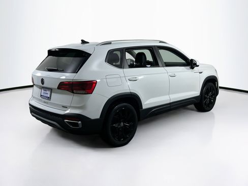Used 2022 Volkswagen Taos SE AWD/4WD image 5