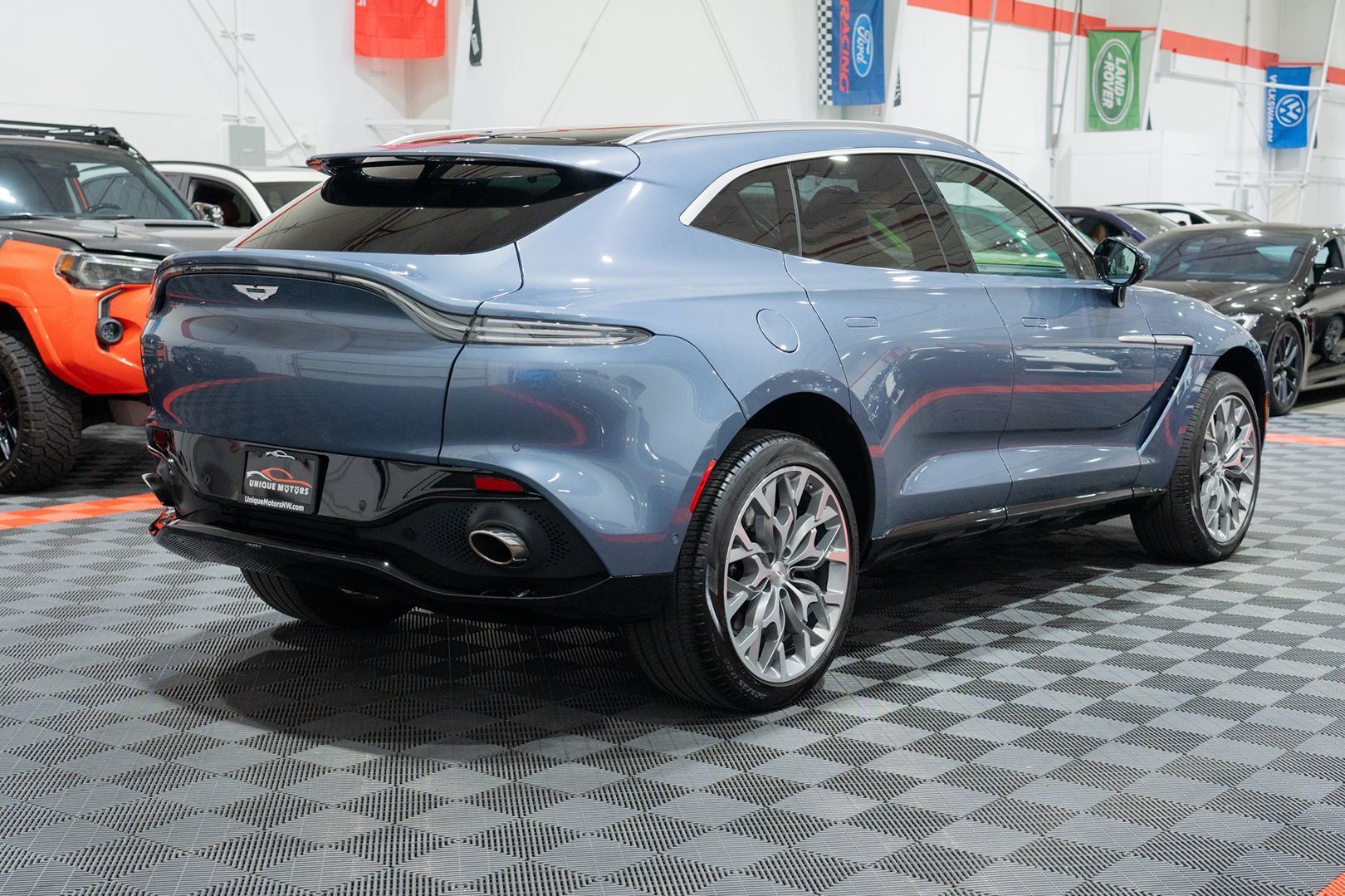 Used 2021 Aston Martin DBX AWD/4WD image 8