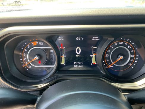Used 2025 Jeep Wrangler Unlimited Rubicon AWD/4WD image 29