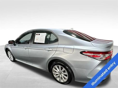 Used 2019 Toyota Camry LE image 7