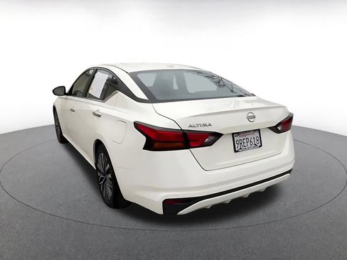 Used 2025 Nissan Altima 2.5 SV image 11
