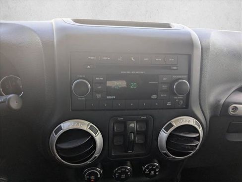 Used 2014 Jeep Wrangler Unlimited Sahara w/ Connectivity Group AWD/4WD image 12