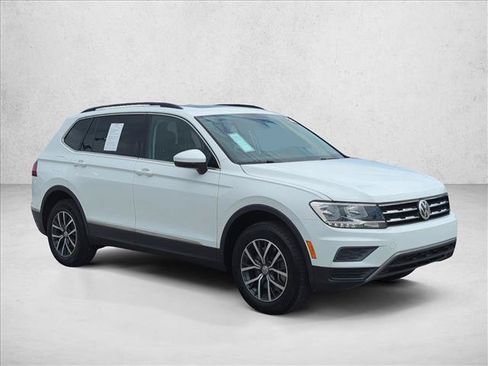 Used 2020 Volkswagen Tiguan SE w/ Panoramic Sunroof Package FWD image 3