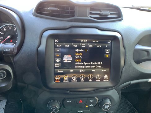Used 2023 Jeep Renegade Latitude w/ Premium Group AWD/4WD image 15
