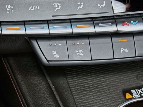 Used 2022 Cadillac CT4 V w/ Navigation Package RWD image 19