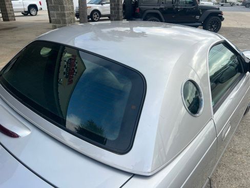 Used 2004 Ford Thunderbird image 30